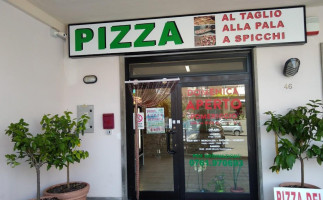 Pizza Del Re outside