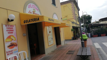 Gelateria La Dogana outside