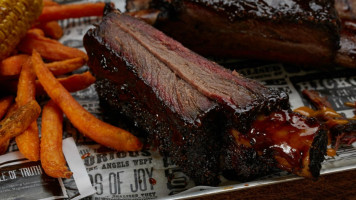 Red's True Barbecue food