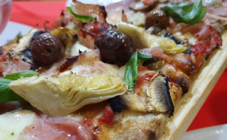 Pomodoro Basilico Pizzeria food