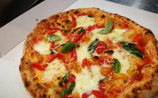 Ovesuvio Italian Pizza food