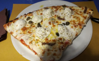 Mondo Pizza food