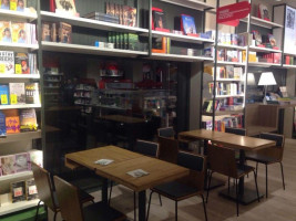 Mondadori Café inside