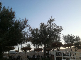 Caravanserraglio. A Le Mer Bahia Beach outside