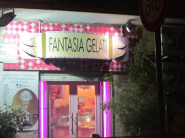 Fantasia Gelati outside