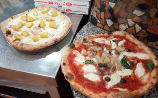 È Qui La Pizza Dei Fratelli De Sivo food