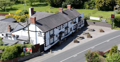 The Red Lion Inn outside