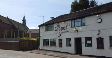The Grapes At Newchapel inside