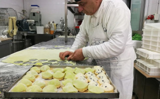 Gatta Raffaele Pasticceria Rosticceria Tavola Calda outside