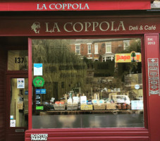La Coppola outside