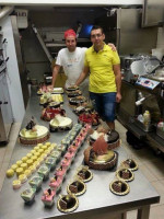 Pasticceria F.lli Caruso food