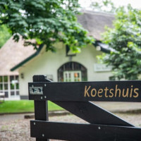 Het Koetshuis outside