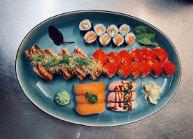 Lucky Sushi Frb food