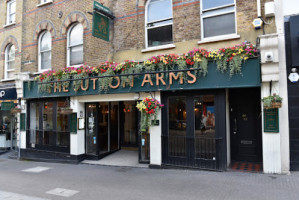 The Sutton Arms inside