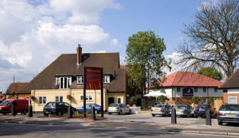 The Fountain Beefeater outside