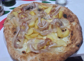 Comes Pizza E Cucina Napoletana food