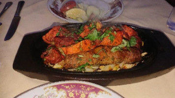 Rozi's Tandoori House food