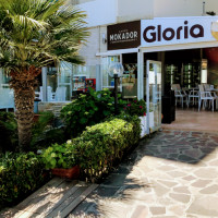 Gloria Gelateria Yogurteria outside