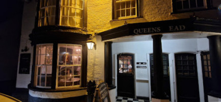 The Queens Head food