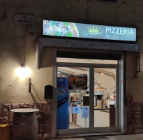 Pizzeria Kentia outside