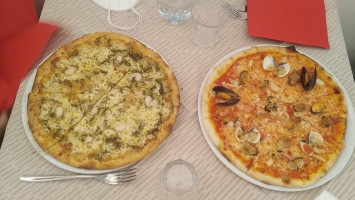 Pizzeria I Gemelli food