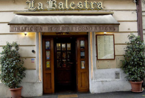 La Balestra outside