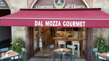 Dal Mozza Gourmet inside