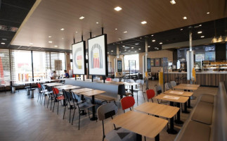 Mcdonald's Vittoria inside