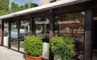 Pizzeria Antipasteria La Veranda Coupon Offerte Pizza Manfredonia outside