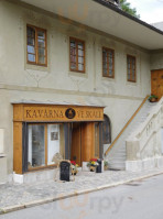 Kavarna Ve Skale outside