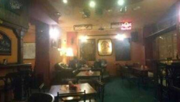 Sherlock's Pub inside