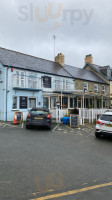 The Ship Inn outside