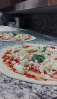 Famenera Pizzeria food