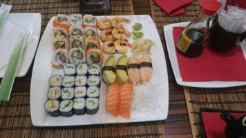 Sushi Miomi food