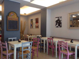 Café Midi inside