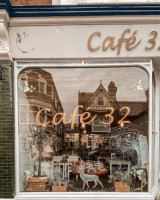 Cafe 32 outside