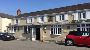 Three Horseshoes food