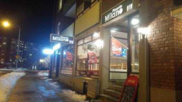 Pizzeria Milano outside