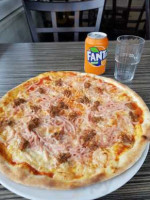 Pizzeria Yanos food