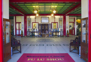 Fu Lu Shou outside