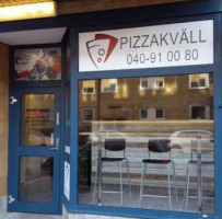 Pizzakvall outside