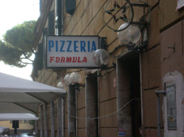 Pizzeria Formula 1 food