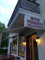 Hova Pizzeria inside