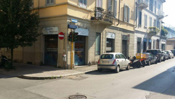 Monza Pizza (pizzeria Pugliese) outside