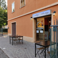 La Bottega Della Pizza Pizzeria D'asporto Forno A Legna Modena Servizio Di Consegna A Domicilio inside