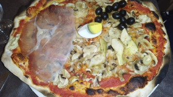 Pizzeria La Piramide food