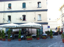 La Scialuppa outside