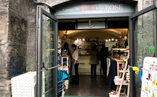 Il Tempo Del Vino E Delle Rose Bistrot Caffè Letterario inside