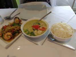 Hansa's Thai Kitchen food