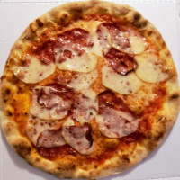 Pizza In Piazza food